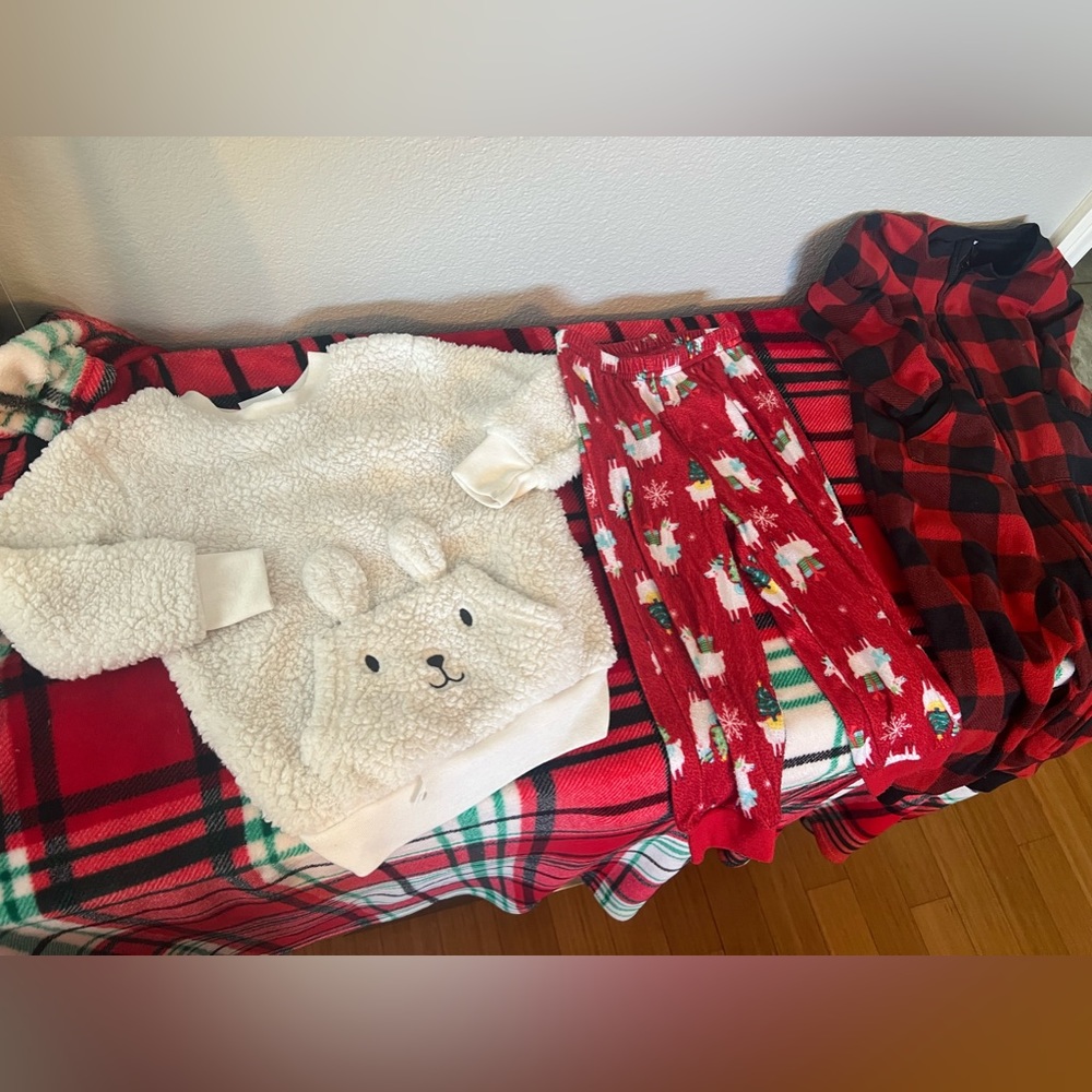 Wonder shop Christmas pajama bundle